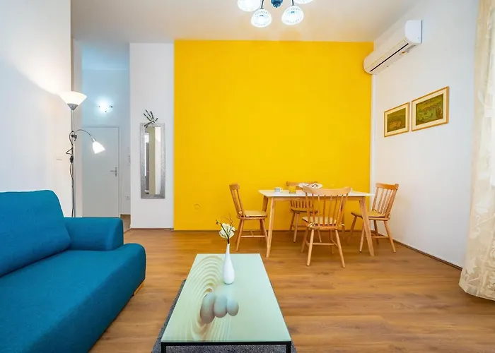 History Apartments Center